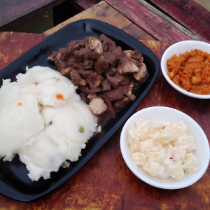Inhliziyo / Ox Heart & Pap With Salad